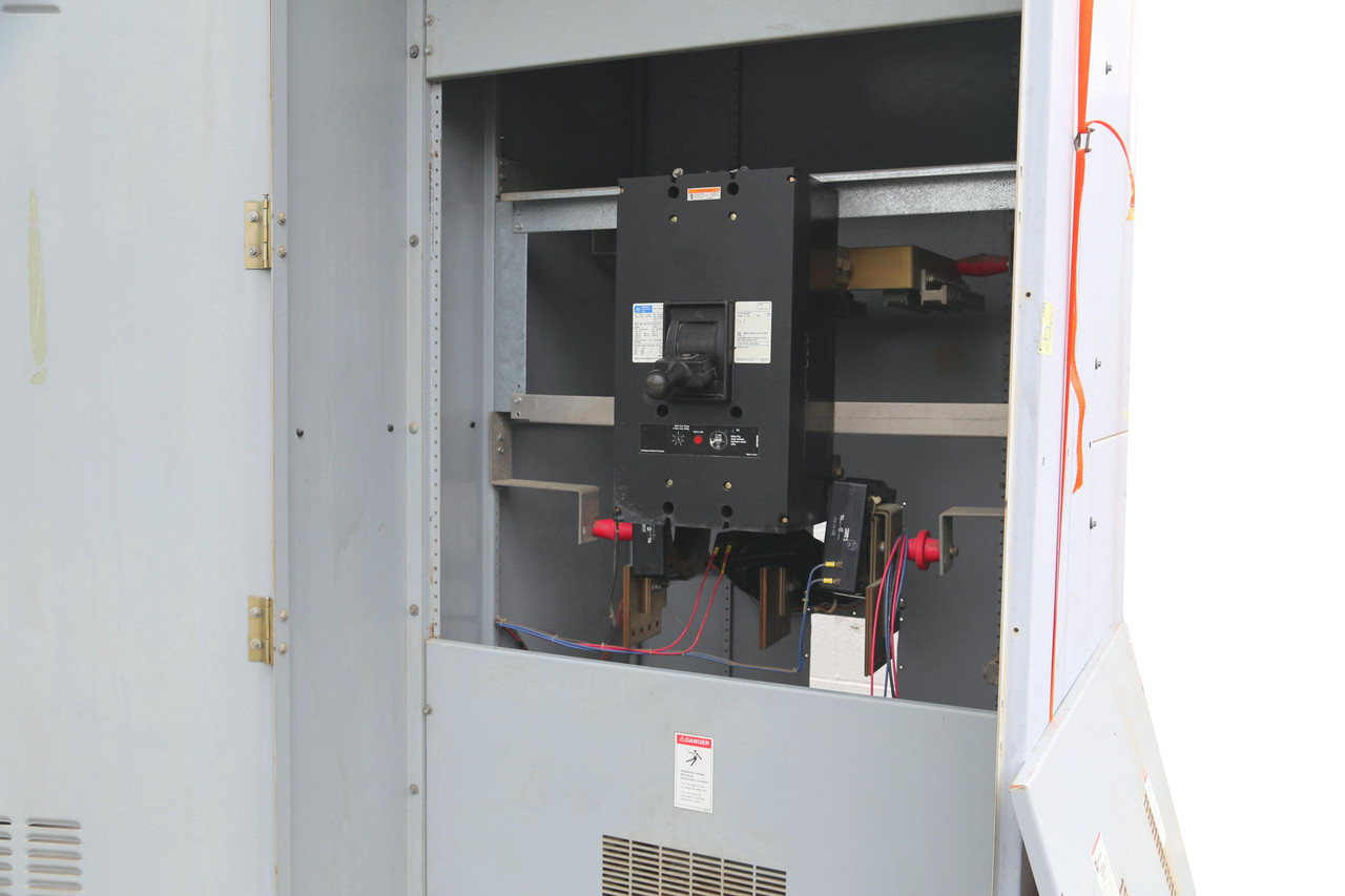 Front Dead-Front removed showing 3000A Breaker