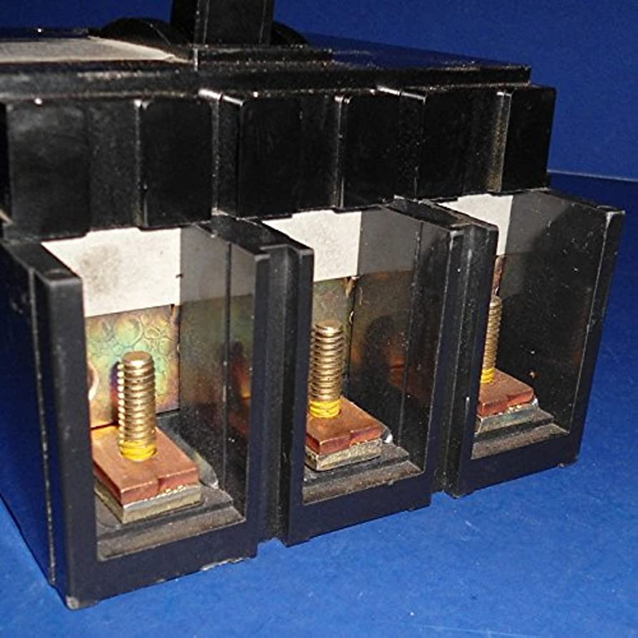 Q2M3225MB
Configured for Main Breaker Position, Studs on Line End