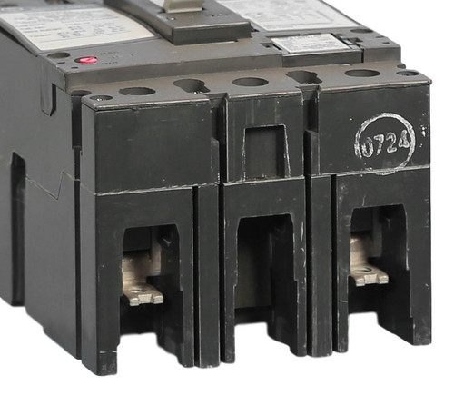 SEDA24AT0060
2 Pole Breaker