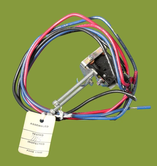 4979D06G03
1A-1B Auxiliary Switch
Field Installable
Left Hand Mount