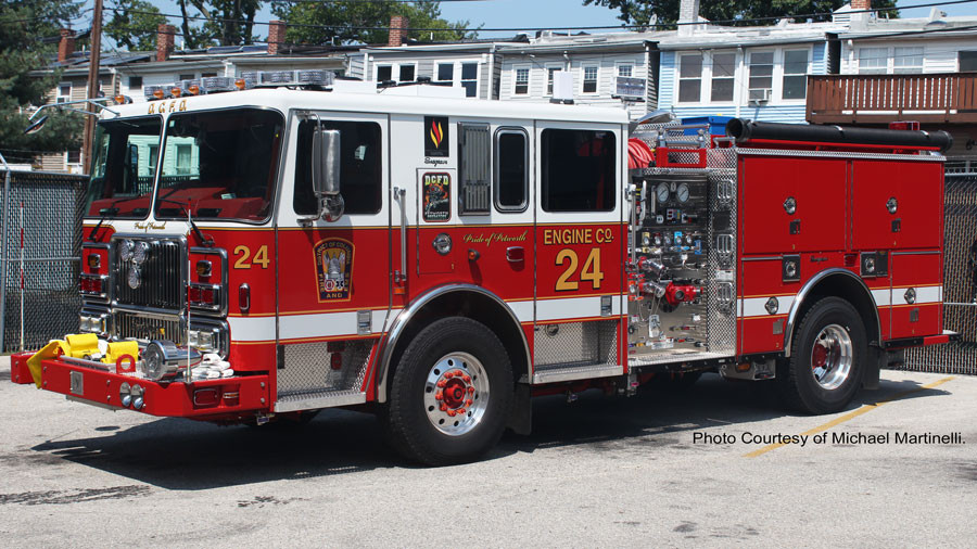 Fire Replicas D.C. Fire & EMS Seagrave Capitol Engine 24 Scale Model