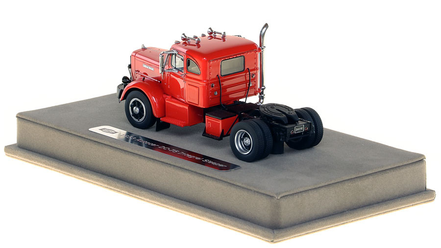 Fire Replicas 1954 Autocar DC-100T - Integral Sleeper - Red over