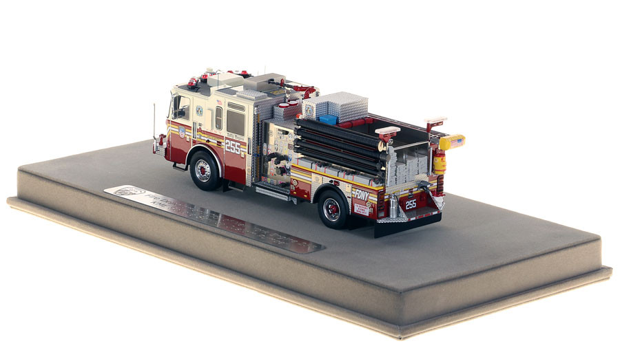 【完成品】1/24 FDNY NY消防車　ジオラマ付き予備パーツ多数付き Fire Replicas FDNY Engine 255 Scale Model