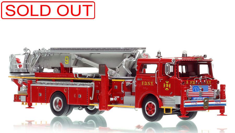 FDNY 1972 Mack® CF/Baker 75' Tower Ladder 9 - Manhattan Scale Model