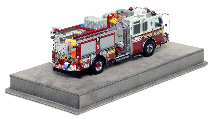 【完成品】1/24 FDNY NY消防車　ジオラマ付き予備パーツ多数付き Fire Replicas FDNY Engine 205 Scale Model