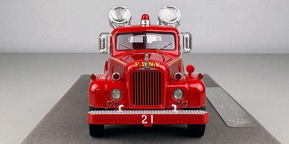 FDNY 1959 Mack B Searchlight 1