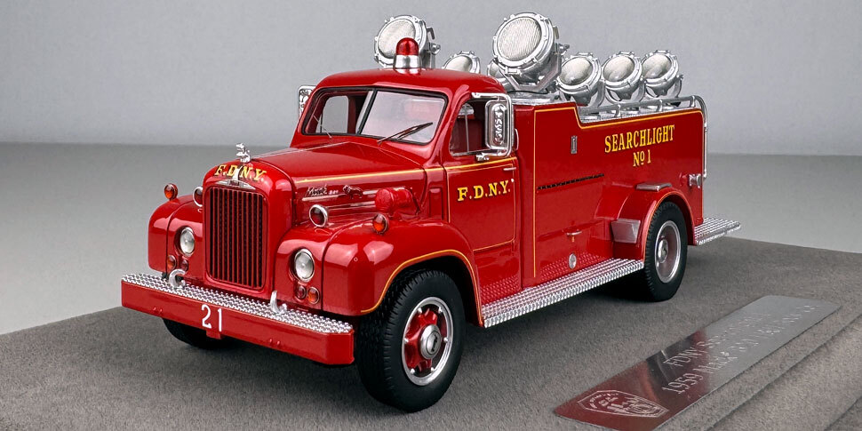 FDNY 1959 Mack B Searchlight 1
