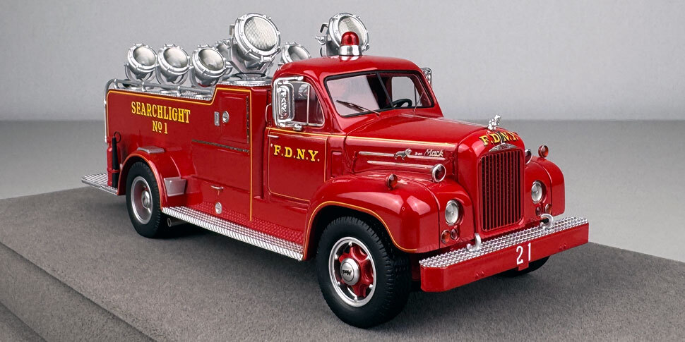 FDNY 1959 Mack B Searchlight 1