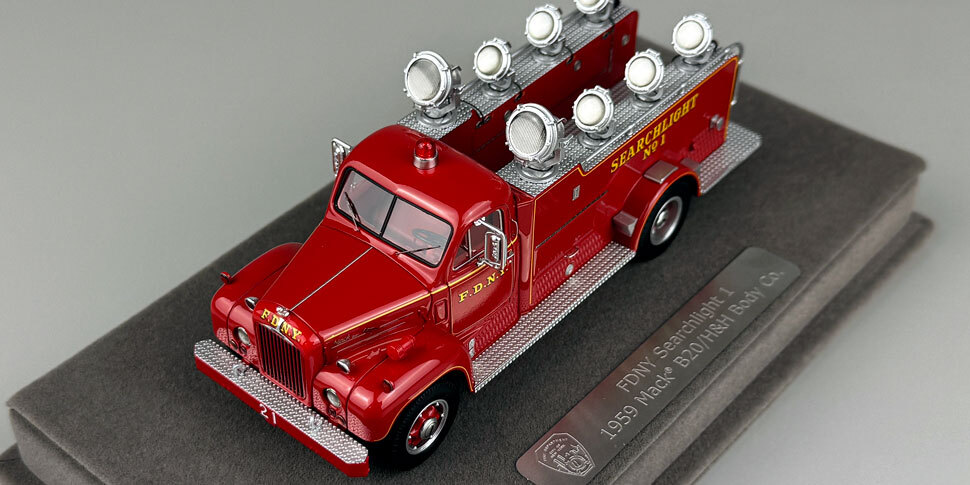 FDNY 1959 Mack B Searchlight 1