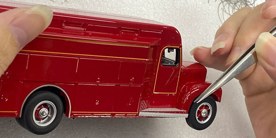 Assembly pictures of the Mack B/Gerstenslager Rescue scale model