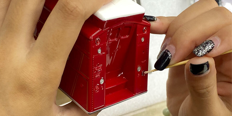 Assembly pictures of the Mack B/Gerstenslager Rescue scale model