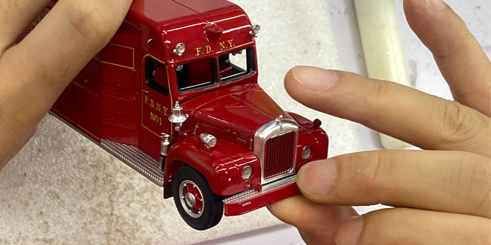 Assembly pictures of the Mack B/Gerstenslager Rescue scale model