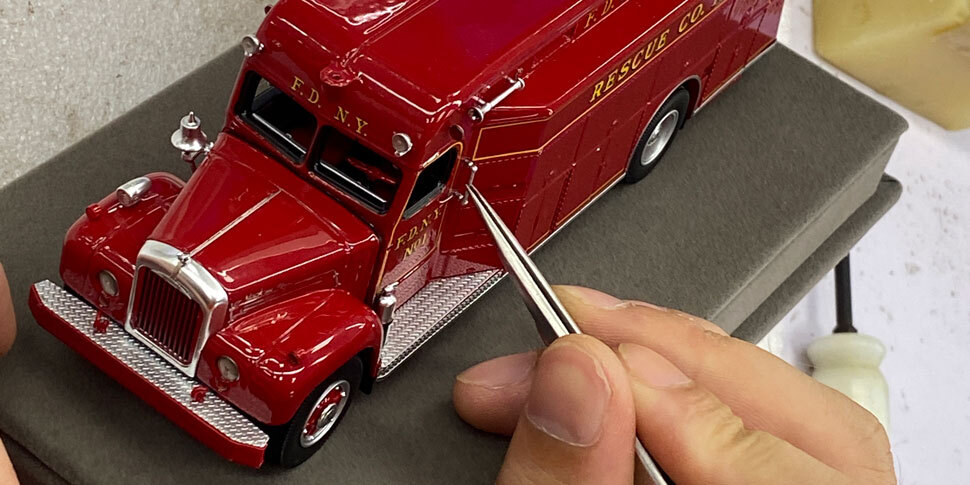 Assembly pictures of the Mack B/Gerstenslager Rescue scale model