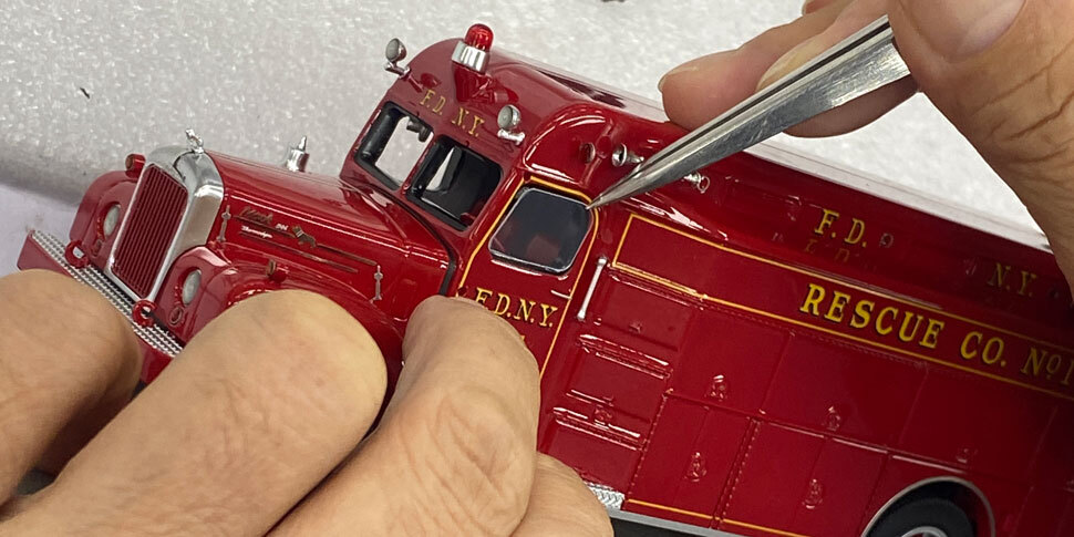 Assembly pictures of the Mack B/Gerstenslager Rescue scale model