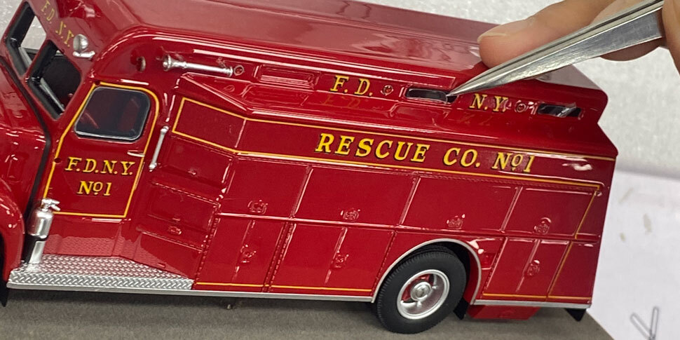 Assembly pictures of the Mack B/Gerstenslager Rescue scale model