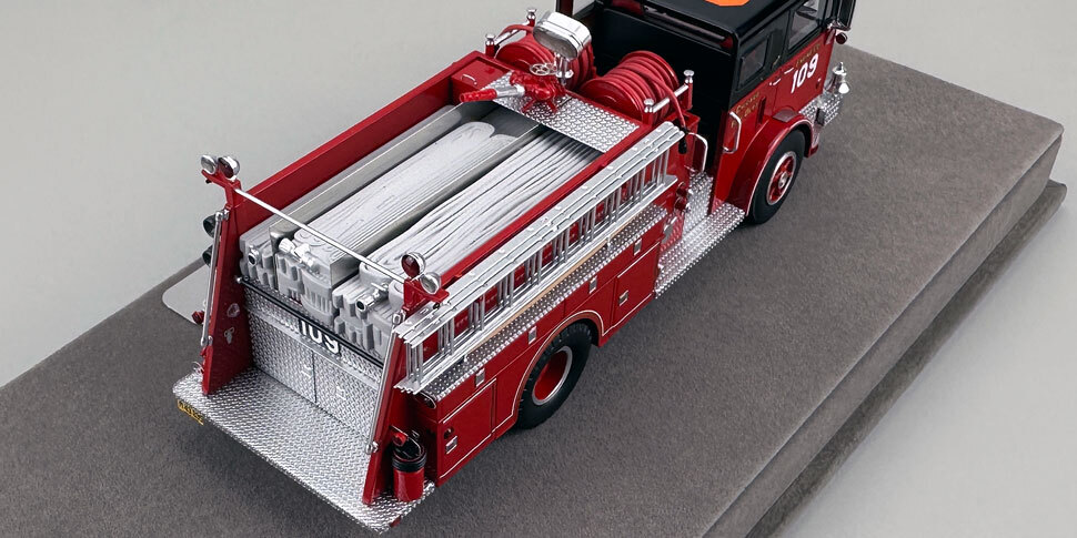 1:50 scale Chicago 1974 Mack MB Engine Co. 109
