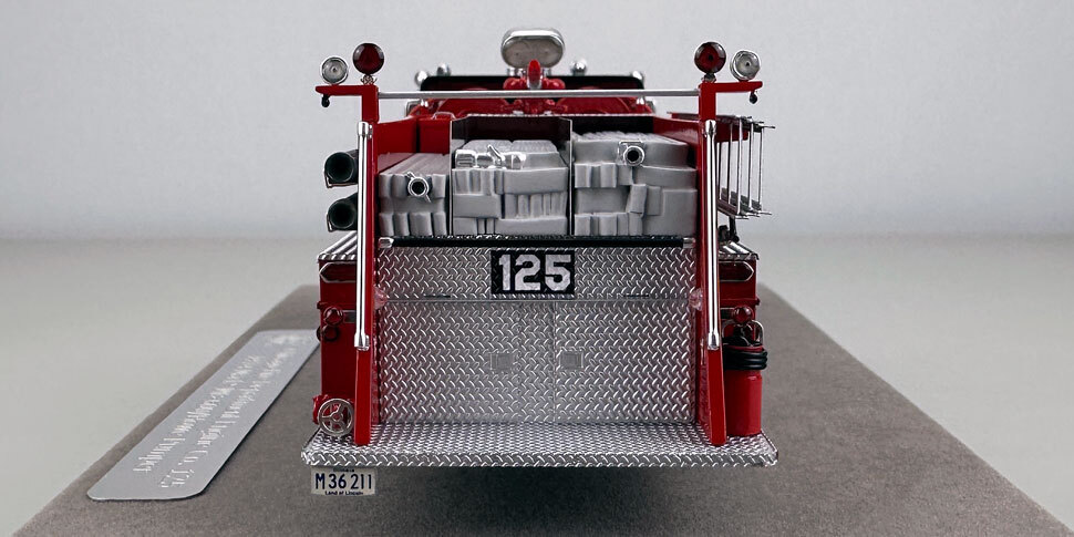 1:50 scale Chicago 1974 Mack MB Engine Co. 125