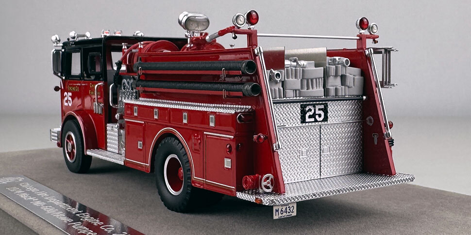 1:50 scale Chicago 1974 Mack MB Engine Co. 25