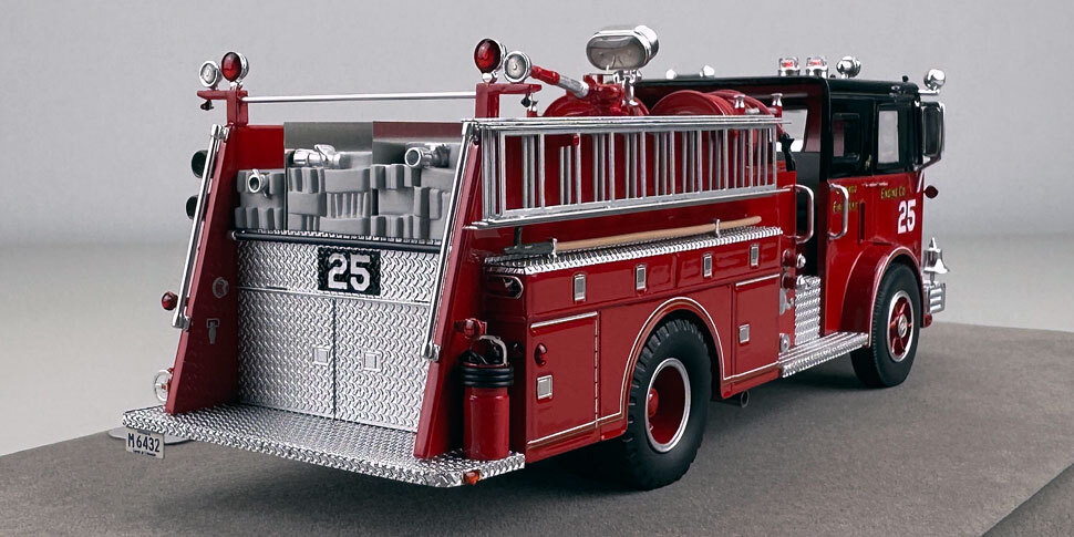 1:50 scale Chicago 1974 Mack MB Engine Co. 25