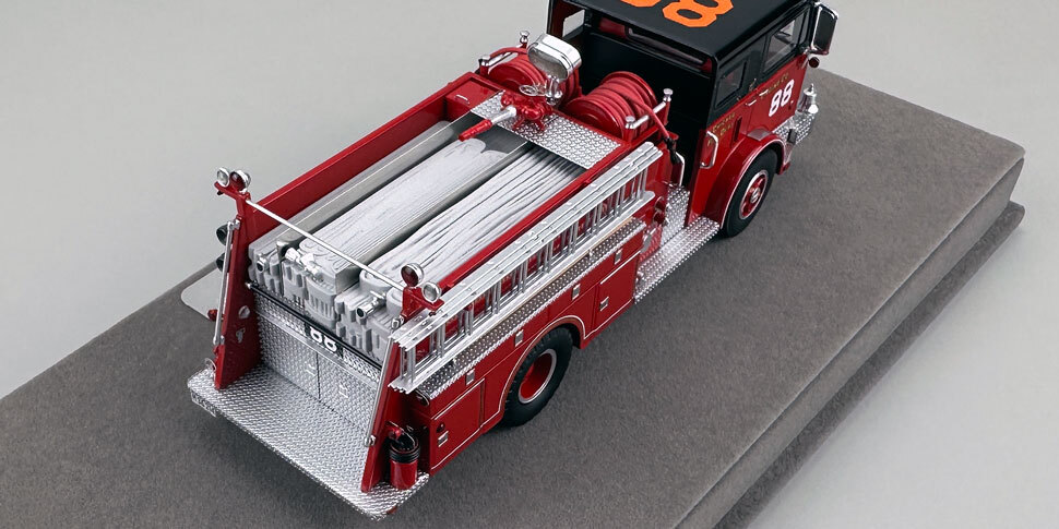 1:50 scale Chicago 1974 Mack MB Engine Co. 88