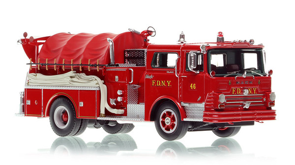 洋書 MACK FIRE APPARATUS Mack Tilt Cab Fire Apparatus | John M. Malecky