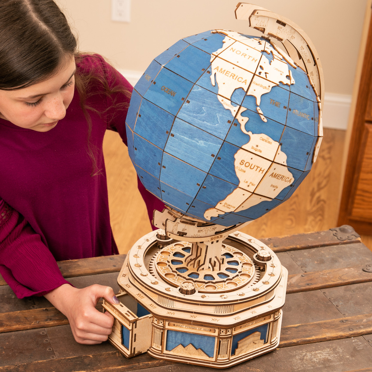 The Globe Deluxe