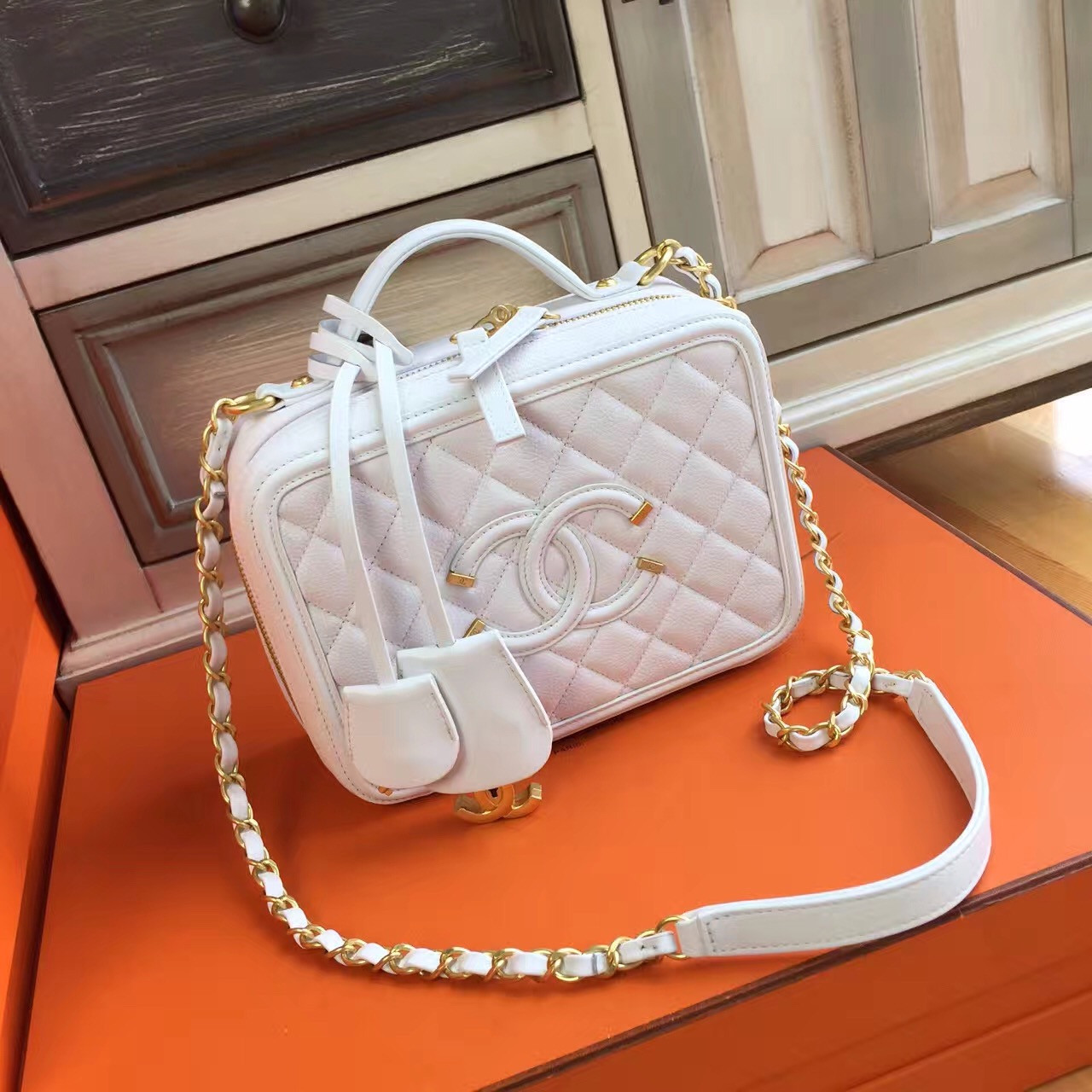 chanel vanity case white