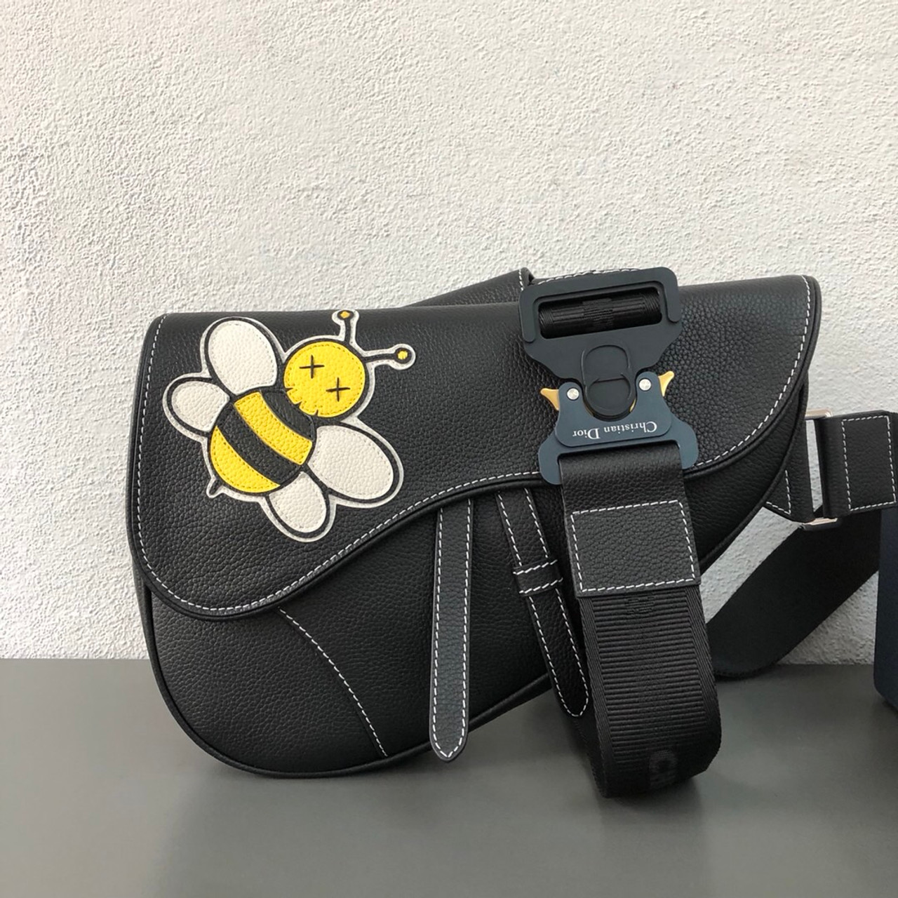 dior x kaws pouch saddle in black