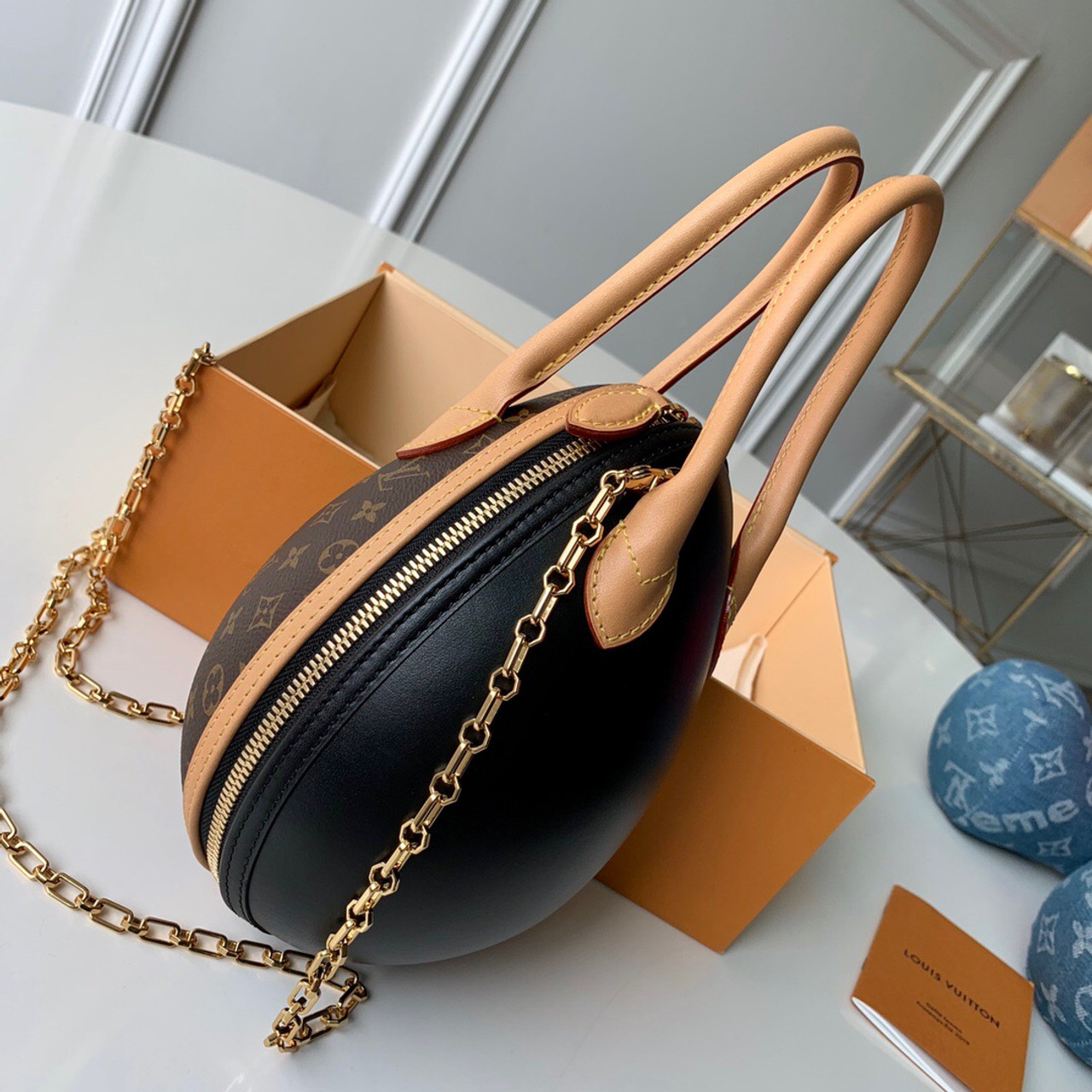 Unboxing the very iconic Louis Vuitton Egg Bag 