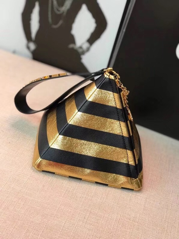 chanel pyramid bag