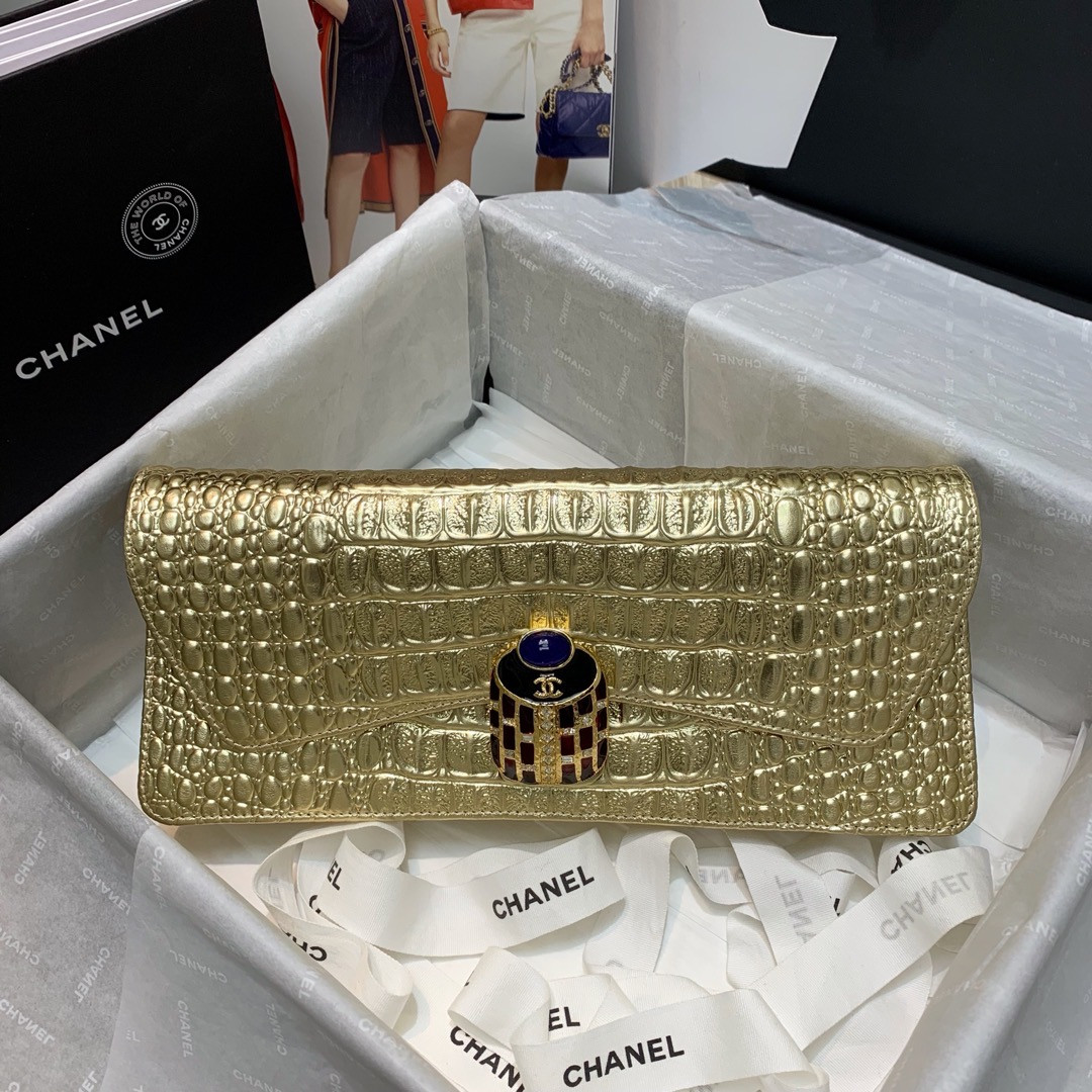 chanel clutch 2019