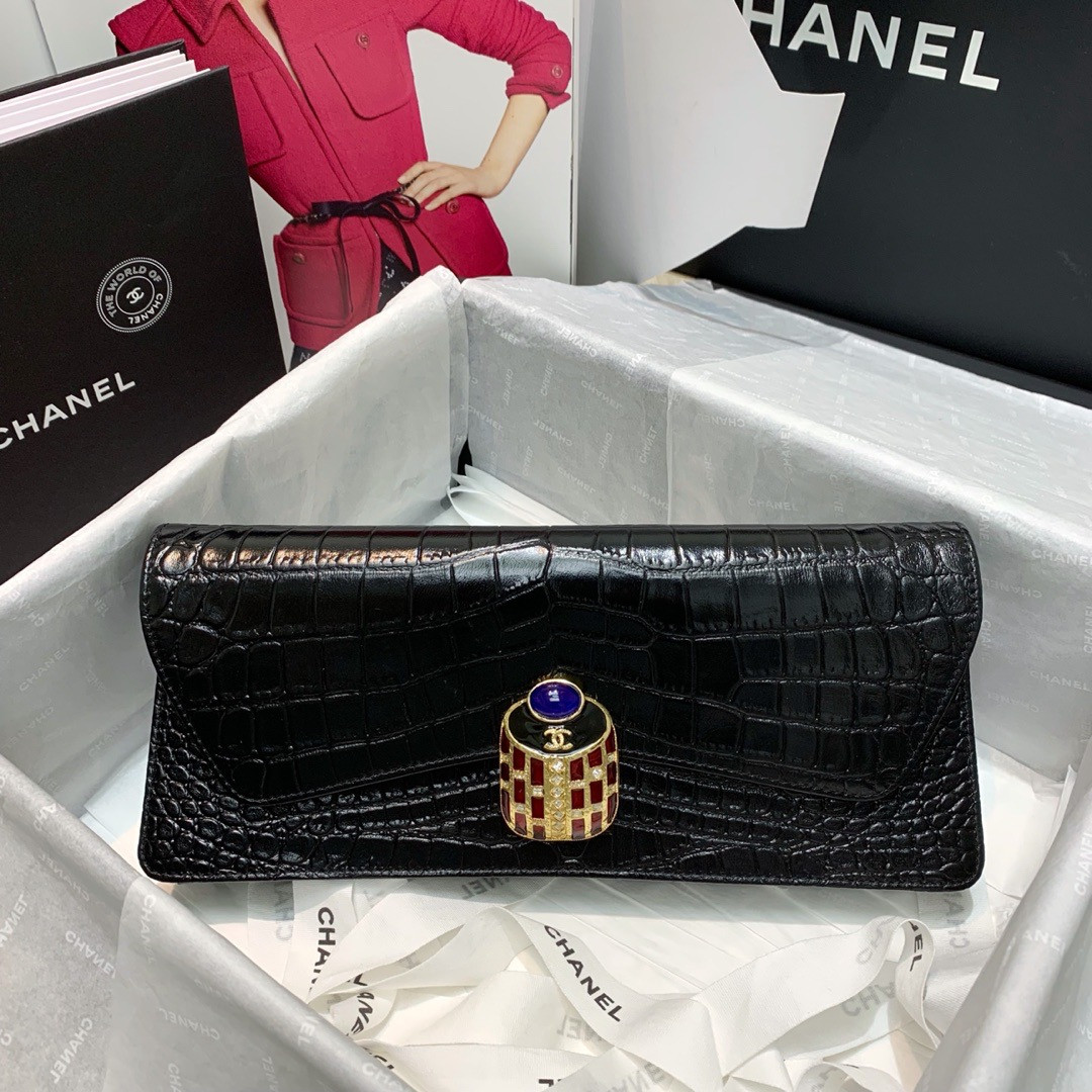 chanel clutch 2019