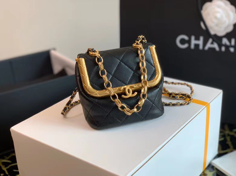 chanel kiss lock bag 2020