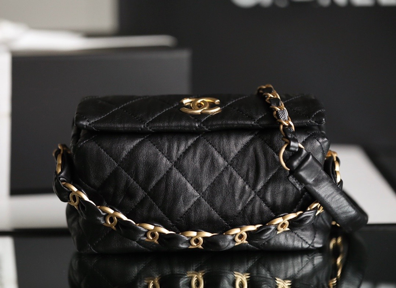 【無料郵送/関税込/正規品】 Chanel Small Hobo Bag Shiny Crump Chanel - Small Hobo Bag - Coral Shiny Crumpled Calfskin