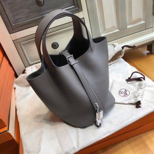 Hermes 8F Etain  Picotin Lock 18 Togo Leather Bag