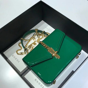 Gucci Sylvie 1969 patent leather mini top handle bag Green