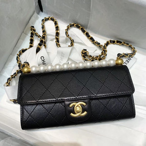 Chanel Clutch with Chain AP1001