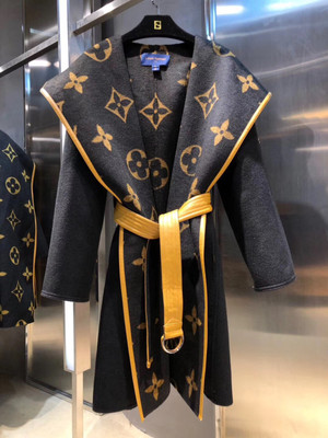Louis Vuitton 1A5ILR HOODED WRAP COAT