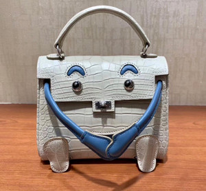 Hermes Kelly Idole (Kelly Doll) in GRIS PERLE Alligator with Palladium hardware.