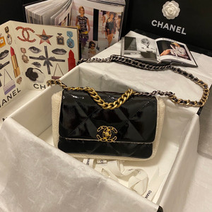 CHANEL 19 HANDBAG Black Shearling Lambskin