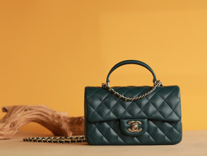 Chanel  Fall-Winter 2022/23 Pre-Collection Green MINI FLAP BAG WITH TOP HANDLE