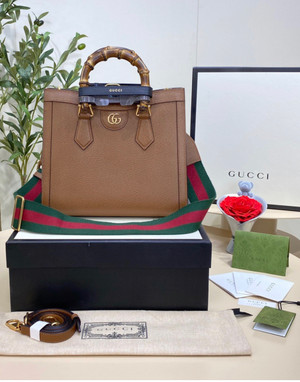 Gucci Diana small tote bag Brown