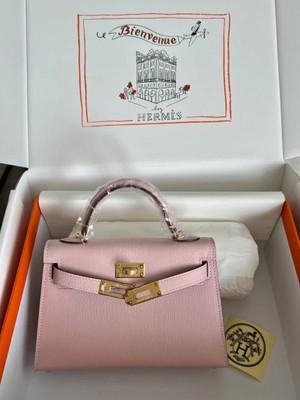 Hermès  Sakura Pink Mini Kelly II Chevre  Mysore Leather Gold  hardware