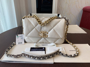 CHANEL 19 White Flap Bag