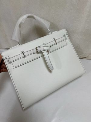 Hermes  A PARCHEMIN SWIFT LEATHER  WHITE KELLY FLAT 35 BAG