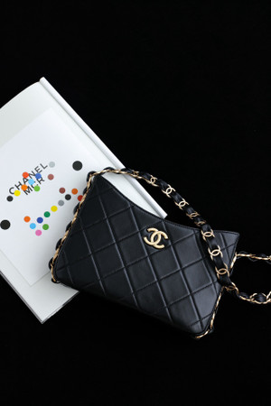 CHANEL FALL-WINTER 2024/25 HOBO HANDBAG