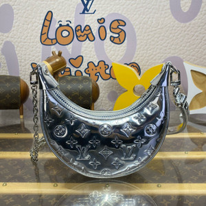 Louis Vuitton M11833 Ski Loop PM Bag