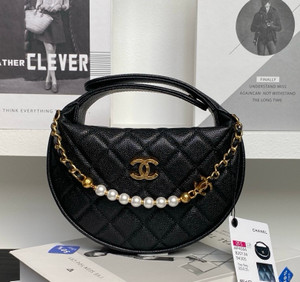Chanel SPRING-SUMMER 2025   POUCH   Grained Calfskin, Imitation Pearl