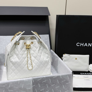 CHANEL SPRING-SUMMER 2025   CHANEL 25  WHITE MEDIUM HANDBAG