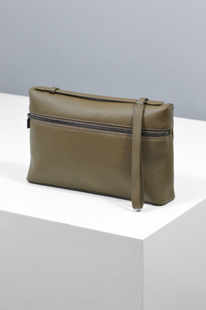 Loro Piana xtra Pouch L29  Grained Calfskin Warm Mastic/Onyx